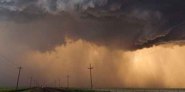 storm against power lines